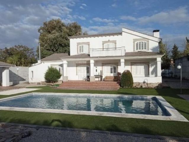 Villa en venta en Torreperogil