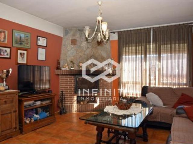 Villa en venta en Torres De La Alameda