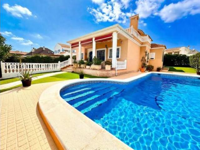 Chalet en venta en La Mata, el Baix Segura / La Vega Baja