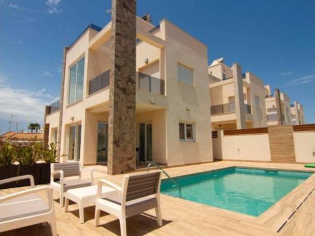 Chalet en venta en La Rosaleda, Torrevieja