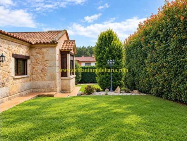 Chalet en venta en Pazos de Reis, Tui