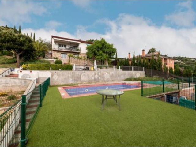 Villa en venta en Valdemorillo, Urbanización Jarabeltrán