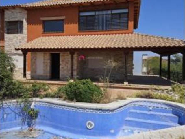 Villa en venta en Valdemorillo, Urbanización Jarabeltrán