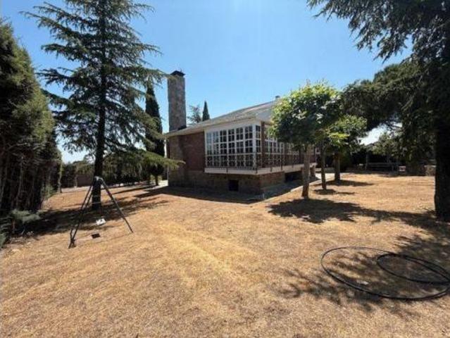 Villa en venta en Valdemorillo, Navarredonda