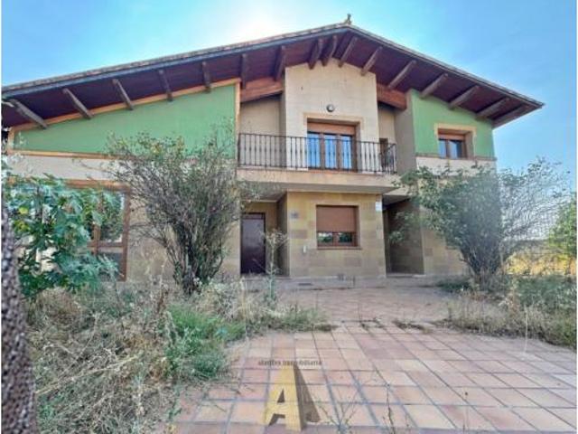 Chalet en venta en Valdestillas, Valladolid