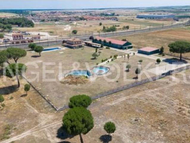 Villa en venta en Valdestillas