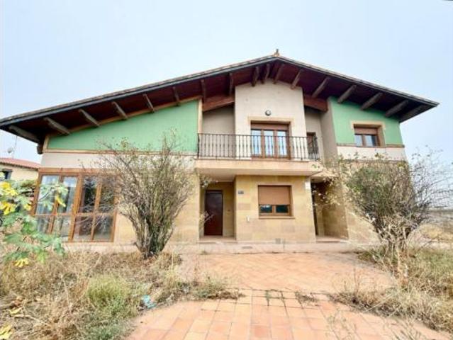 Chalet en venta en Valdestillas, Valladolid