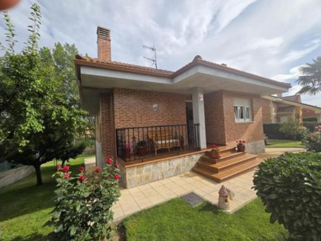 Chalet en venta en Valencia De Don Juan, Castilla y León