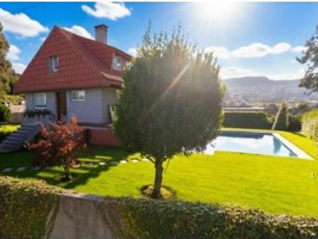 Chalet en venta en Bembrive, Vigo