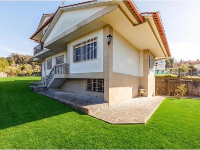 Chalet en venta en Bembrive, Vigo