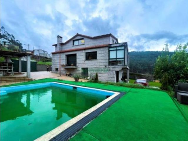 Chalet en venta en Bembrive, Vigo
