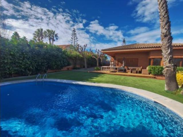 Chalet en venta en Racó de Santa Llúcia, Vilanova I La Geltrú