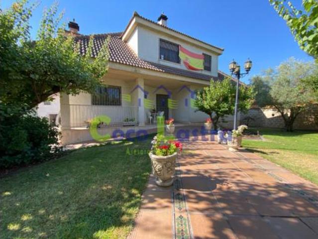 Villa en venta en Villamayor, Las Acacias
