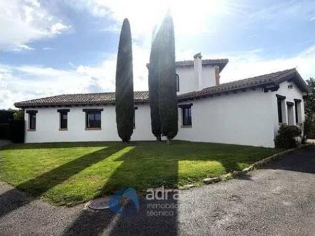 Chalet en venta en Villamediana De Iregua, La Rioja