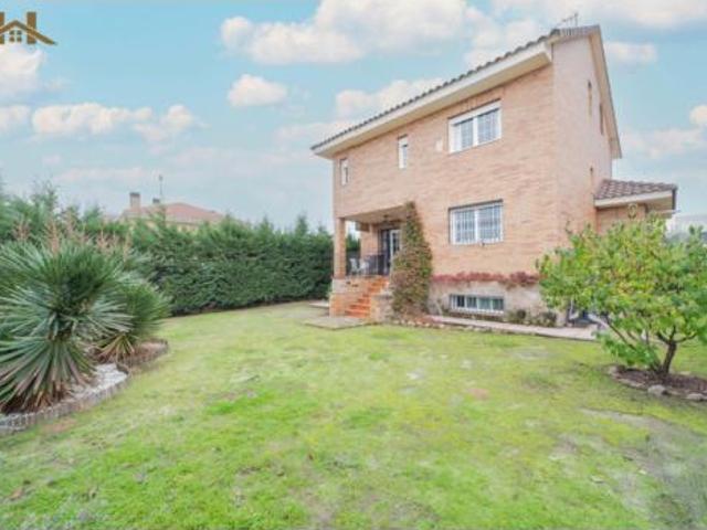 Villa en venta en Villanueva De La Cañada