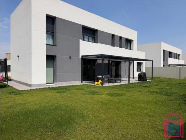 Chalet en venta en Villarrodrigo de las Regueras, Villaquilambre