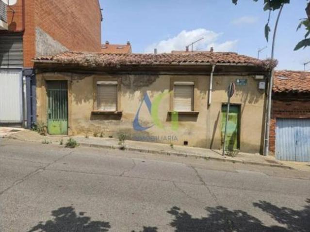 Chalet en venta en Navatejera, Villaquilambre