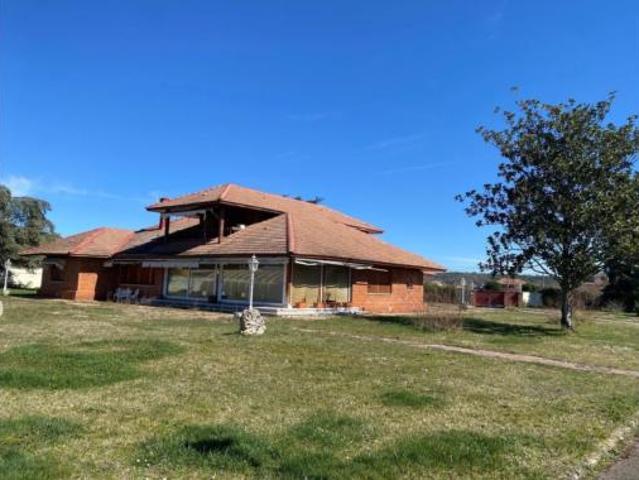 Chalet en venta en Villarrodrigo de las Regueras, Villaquilambre