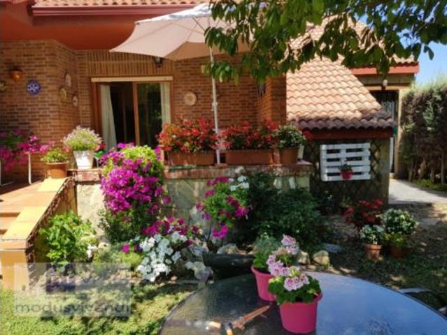 Chalet en venta en Villarrodrigo de las Regueras, Villaquilambre