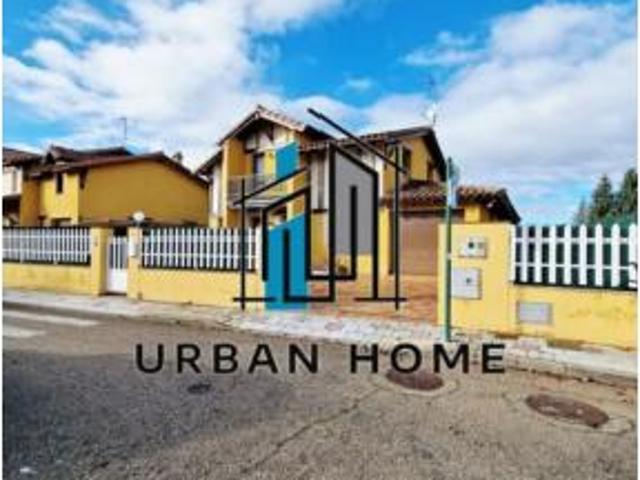 Chalet en venta en Villarrodrigo de las Regueras, Villaquilambre