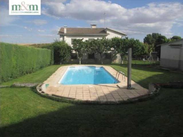 Villa en venta en Villares De La Reina, Aldeaseca de Armuña
