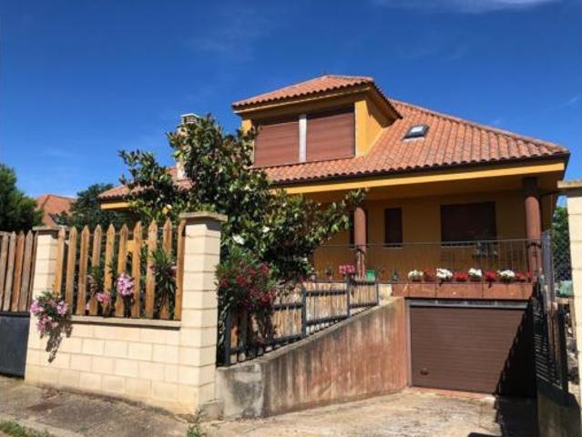 Chalet en venta en Villaturiel, Castilla y León