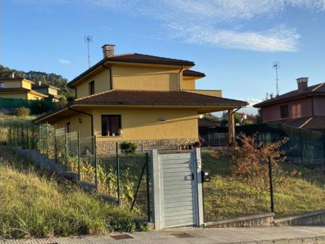 Villa en venta en Villaviciosa