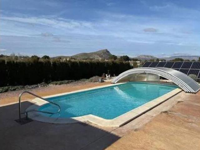 Chalet en venta en Las Virtudes, l'Alt Vinalopó / El Alto Vinalopó