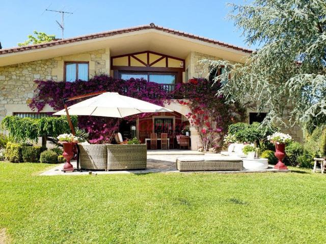 Villa en venta en Loiu