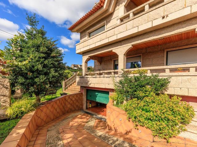 Casa en venta en Bembrive, Vigo