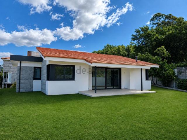 Casa en venta en Bembrive, Vigo