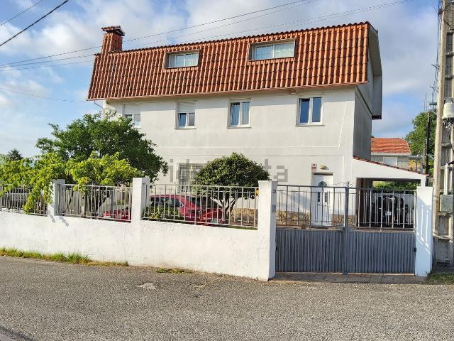 Casa en venta en As Raposas, Vigo