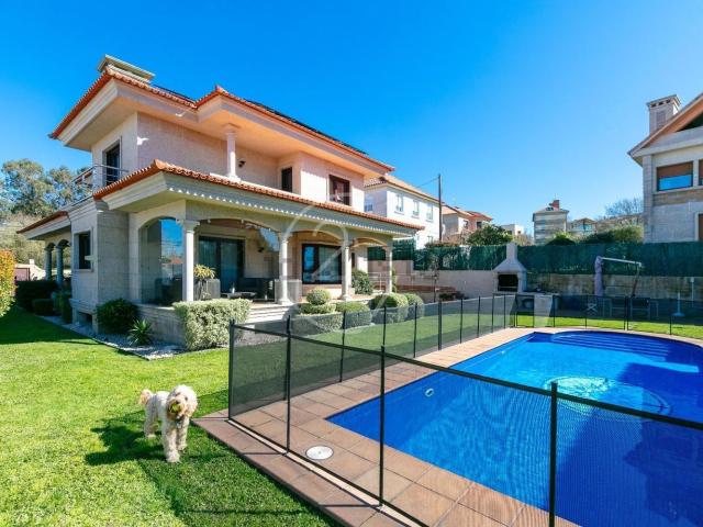 Casa en venta en Navia, Vigo