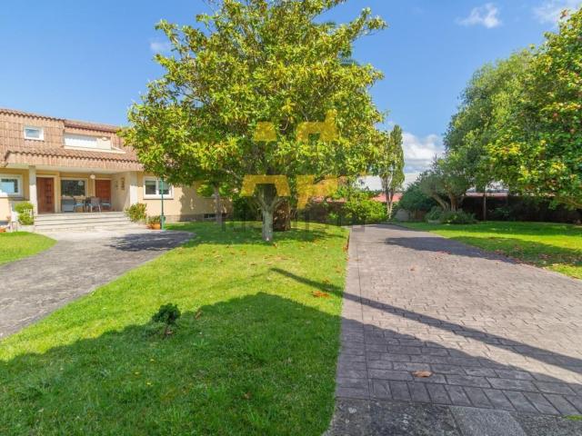 Casa en venta en Castrelos, Vigo