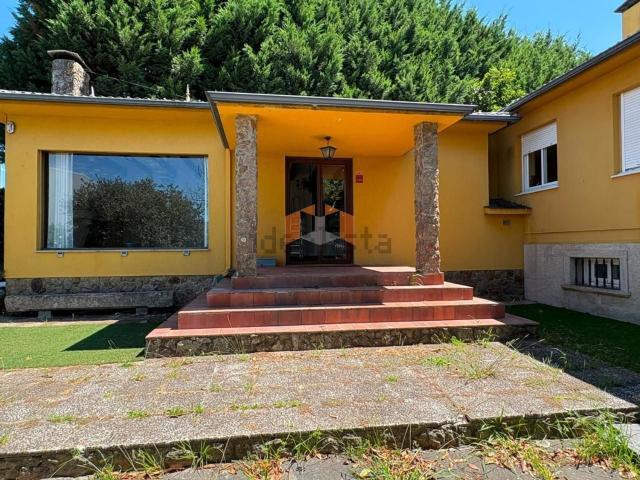 Casa en venta en Comesaña, Vigo