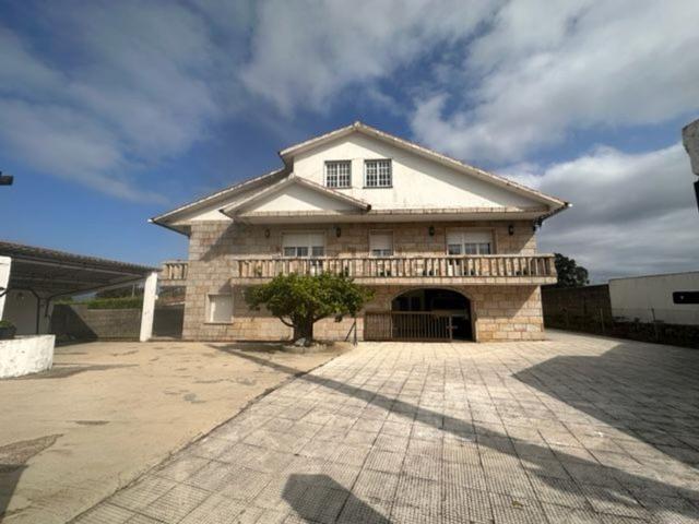 Casa en venta en Vilanova De Arousa, As Sinas