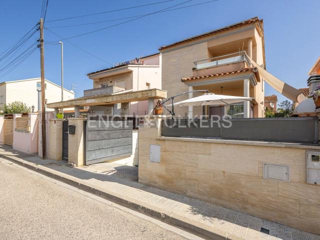 Casa en venta en Vilanova I La Geltrú, els Sis Camins