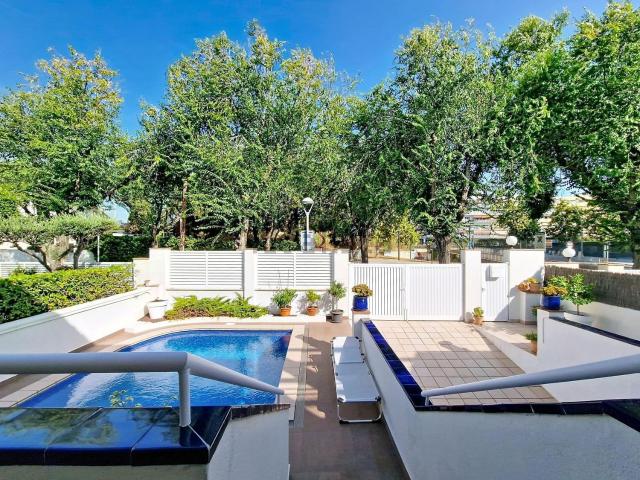Casa en venta en Plaça de la Sardana, Garraf