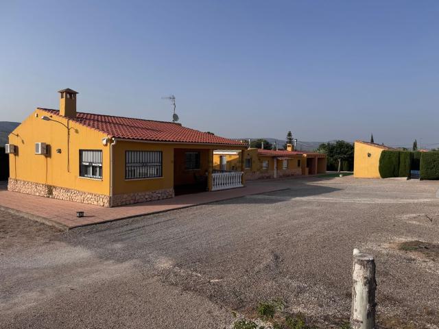 Casa en venta en Cascante, l'Alt Vinalopó / El Alto Vinalopó