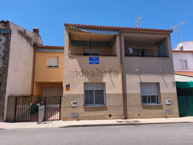 Casa en venta en Zarza La Mayor, Extremadura