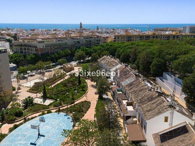 Casa en venta en Estepona, Barriada Islas Canarias