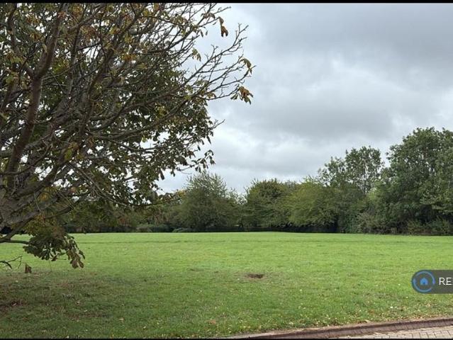 Apartment for rent in Worcester Park Estate, Monks Orchard