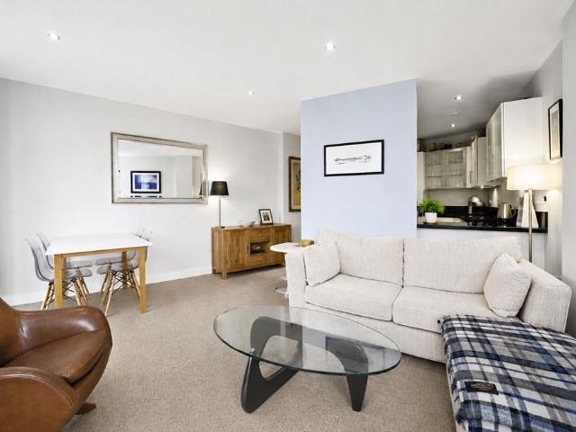 Apartment for rent in Chalk Farm, Greater London