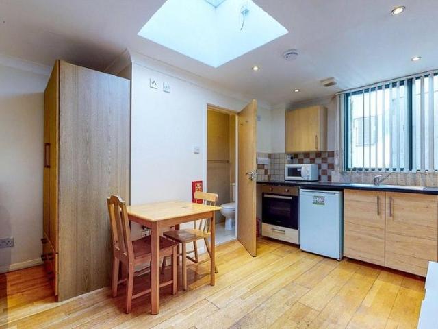 Apartment for rent in Chalk Farm, Greater London