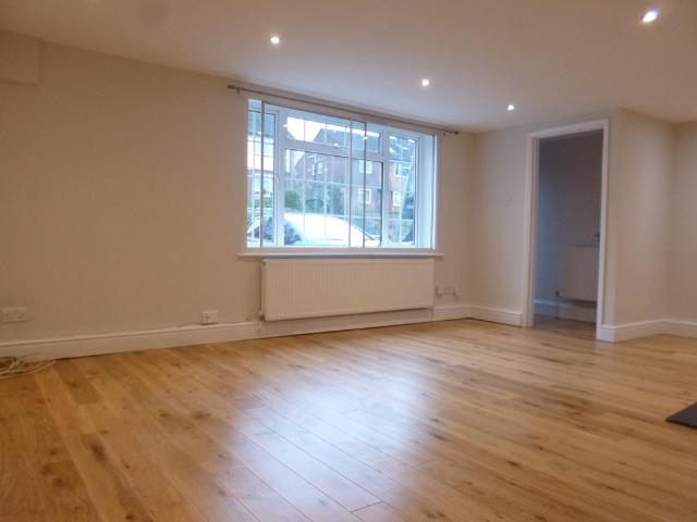 Apartment for rent in Watford Heath, Watford