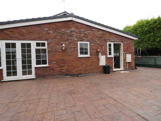 House for rent in Calderstones