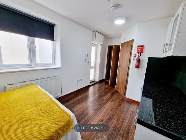 Studio for rent in Slough