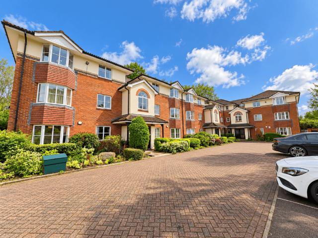 Apartment for rent in Colshaw Farm, Wilmslow