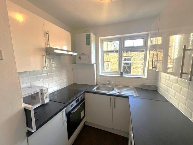 Apartment for rent in Brondesbury, Greater London