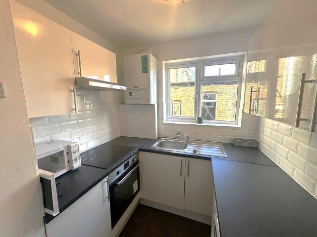 Apartment for rent in Brondesbury, Greater London